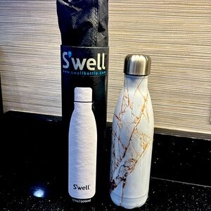 Swell bottle. Never used. Tag inside bottle 
17oz
